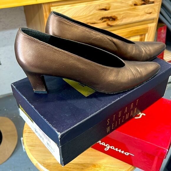 Stewart Weitzman Vintage Bronze Heels size 9.5AAAA- 2.5” heels -great condition! - Picture 4 of 11